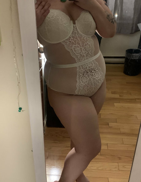 Naakte gelekte OnlyFans-foto van Babydolljen411