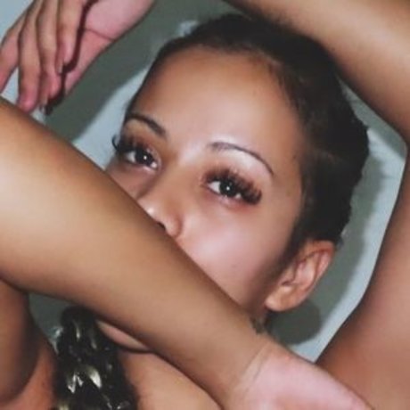 Naakte gelekte OnlyFans-foto van Kaylingarcia