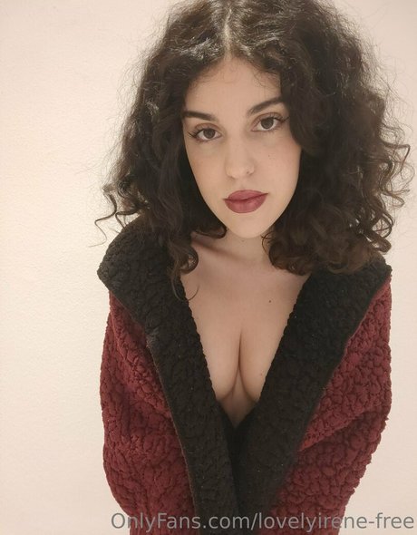 Naakte gelekte OnlyFans-foto van Lovelyirenefree