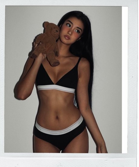 Naakte gelekte OnlyFans-foto van Nopearii