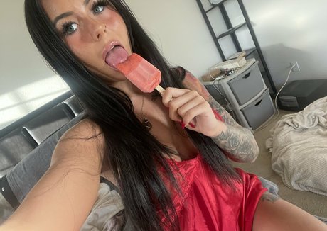 Naakte gelekte OnlyFans-foto van Kendallovins