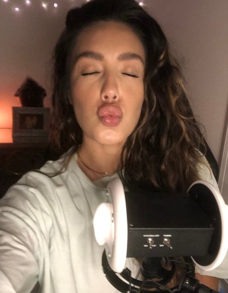 Naakte gelekte OnlyFans-foto van All Bella
