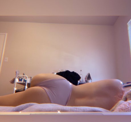 Naakte gelekte OnlyFans-foto van Sassysinner