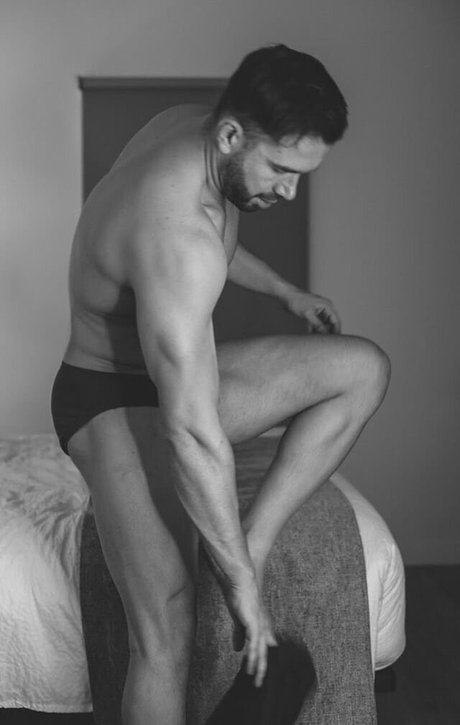 Naakte gelekte OnlyFans-foto van Willpounder