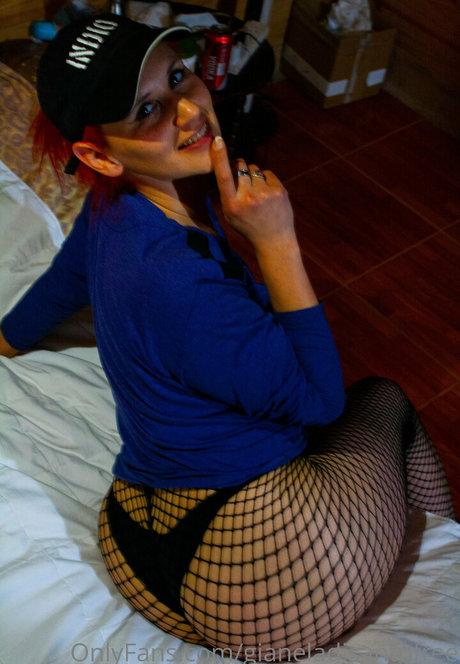 Naakte gelekte OnlyFans-foto van Gianeladisantofree