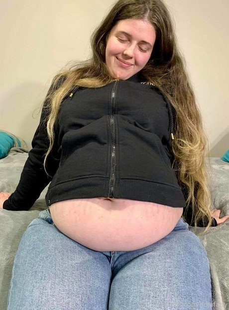 Naakte gelekte OnlyFans-foto van Fattereveryautumnfree