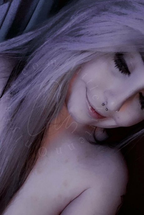 Naakte gelekte OnlyFans-foto van Littlekittenn