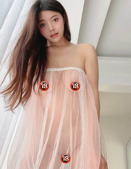 Naakte gelekte OnlyFans-foto van Miekoio