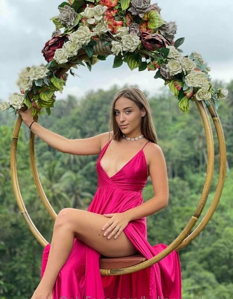 Naakte gelekte OnlyFans-foto van Bellamaddyson