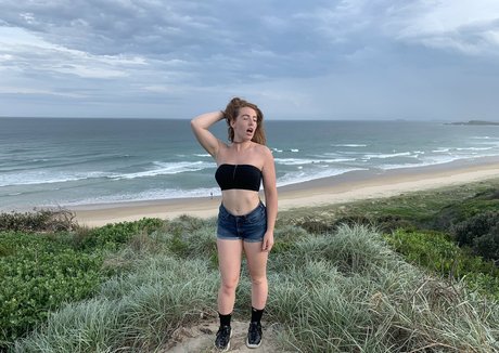 Naakte gelekte OnlyFans-foto van Myerthestripper