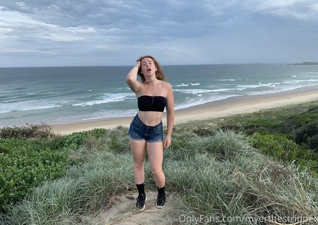 Naakte gelekte OnlyFans-foto van Myerthestripper