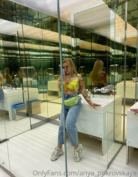 Naakte gelekte OnlyFans-foto van Anyapokrovskaya