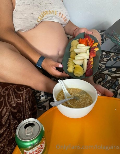 Naakte gelekte OnlyFans-foto van Lolagains