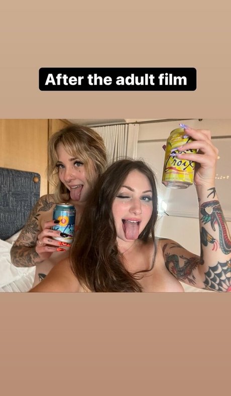 Naakte gelekte OnlyFans-foto van Bellabluxxx