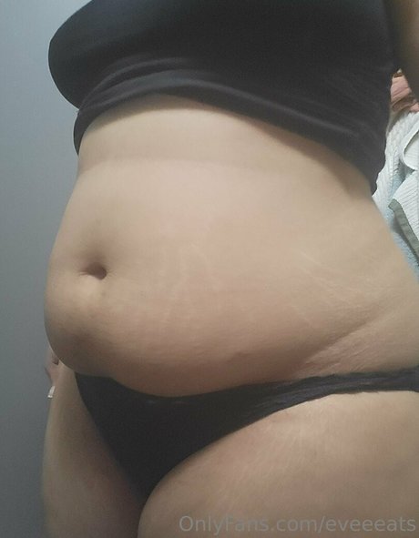 Naakte gelekte OnlyFans-foto van Eveeeats
