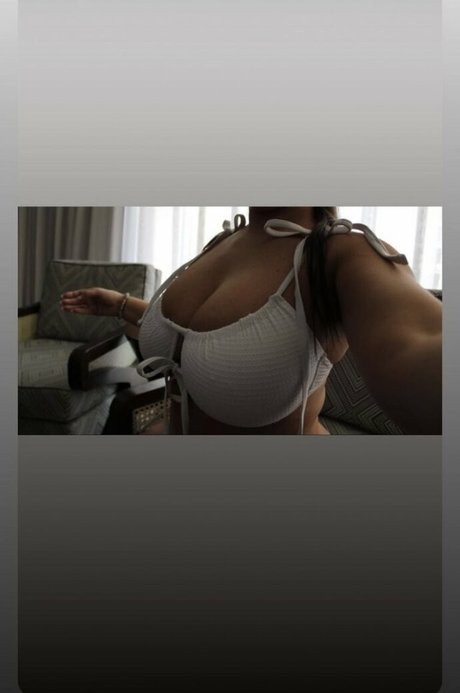Naakte gelekte OnlyFans-foto van Youcancallmelt