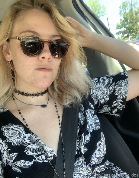 Naakte gelekte OnlyFans-foto van Littledoe