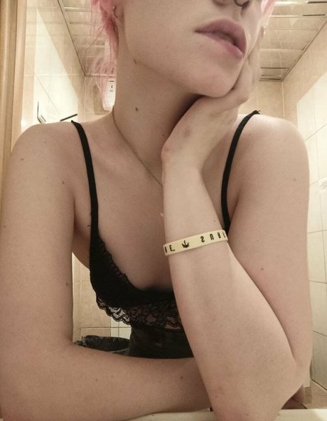 Naakte gelekte OnlyFans-foto van Dirtyblonde