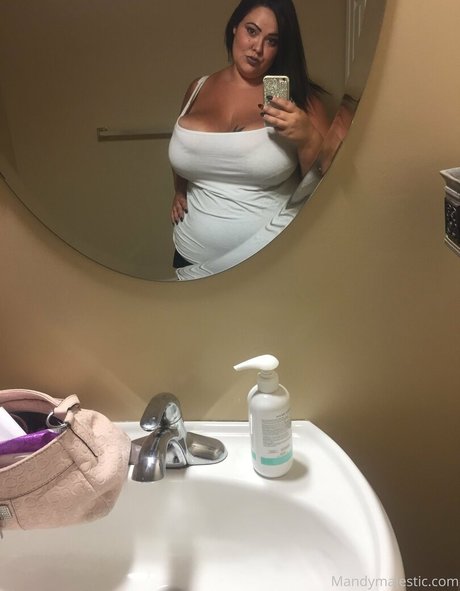 Naakte gelekte OnlyFans-foto van Mandymajestic