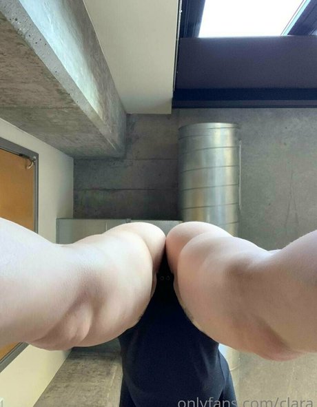 Naakte gelekte OnlyFans-foto van Clara