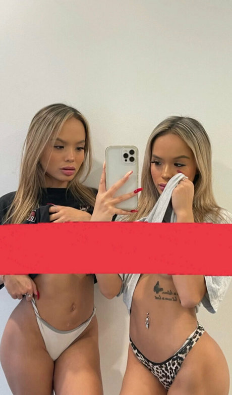 Naakte gelekte OnlyFans-foto van Connelltwinsssfree