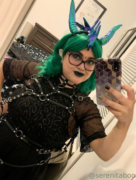 Naakte gelekte OnlyFans-foto van Serenitaboo