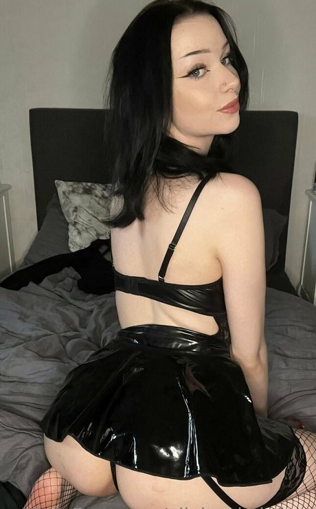 Naakte gelekte OnlyFans-foto van Viiviperkelefree