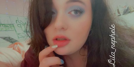 Naakte gelekte OnlyFans-foto van Lilanephele