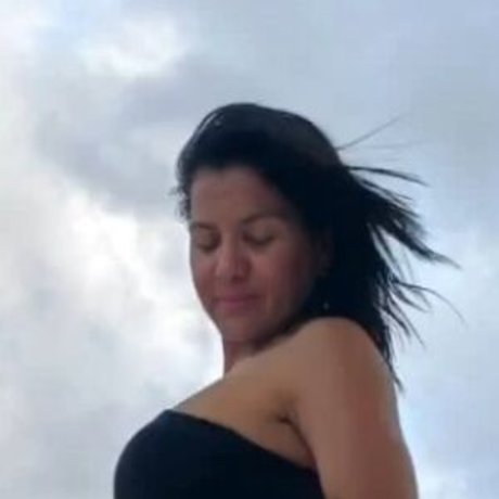 Naakte gelekte OnlyFans-foto van Rossanacgi