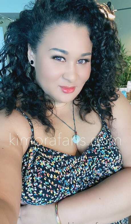 Naakte gelekte OnlyFans-foto van Kimorakleinfree