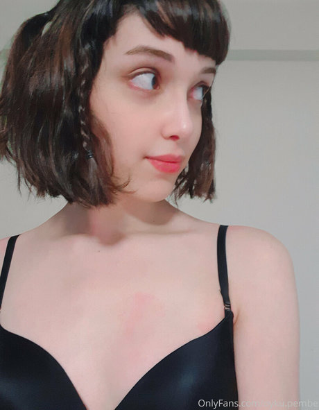 Naakte gelekte OnlyFans-foto van Oykupembe