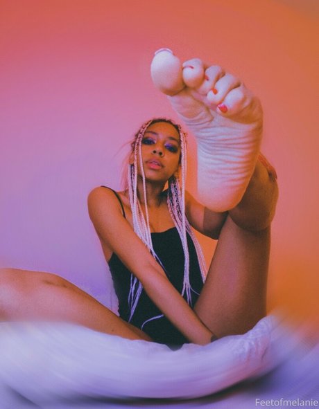 Naakte gelekte OnlyFans-foto van Feetofmelanie