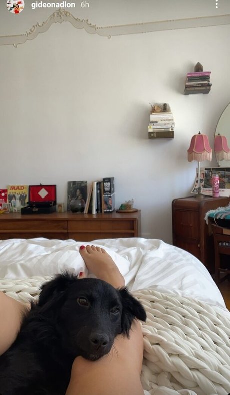 Naakte gelekte OnlyFans-foto van Gideon Adlon