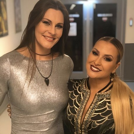 Naakte gelekte OnlyFans-foto van Floor Jansen