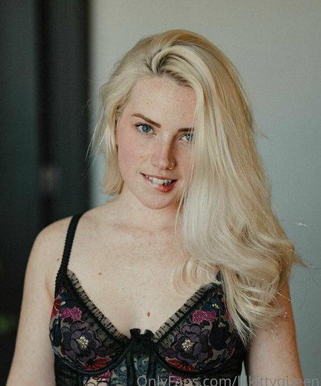 Naakte gelekte OnlyFans-foto van Lilkittyqueen
