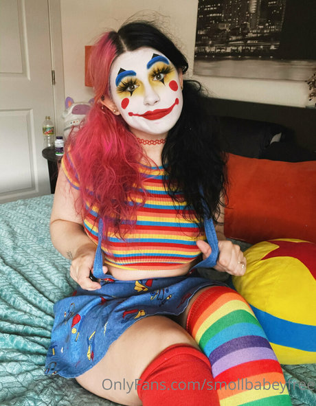 Naakte gelekte OnlyFans-foto van Smollbabeyfree