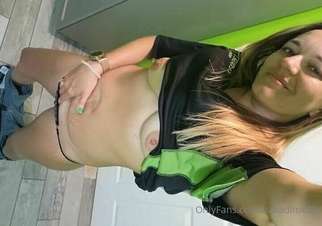Naakte gelekte OnlyFans-foto van Halfadime86
