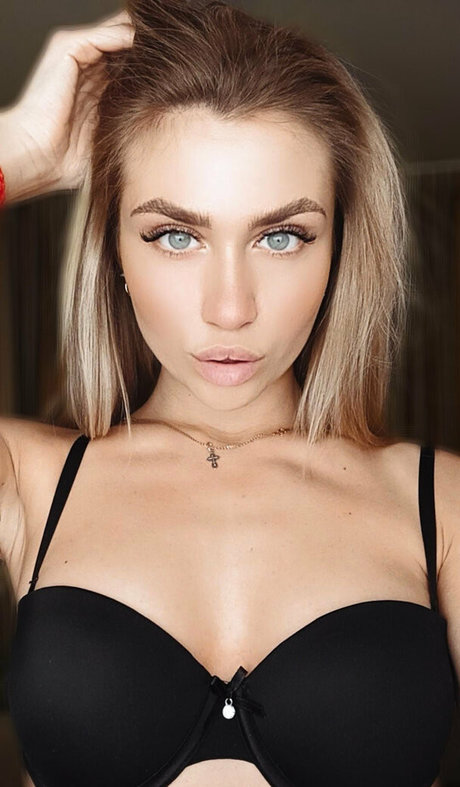 Naakte gelekte OnlyFans-foto van Luxurymur