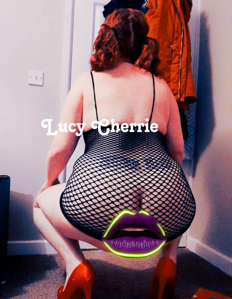 Naakte gelekte OnlyFans-foto van Lucycherriefree