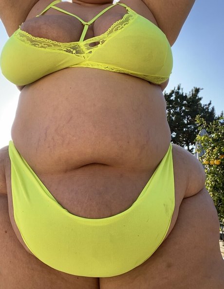 Naakte gelekte OnlyFans-foto van Jenniebooty87