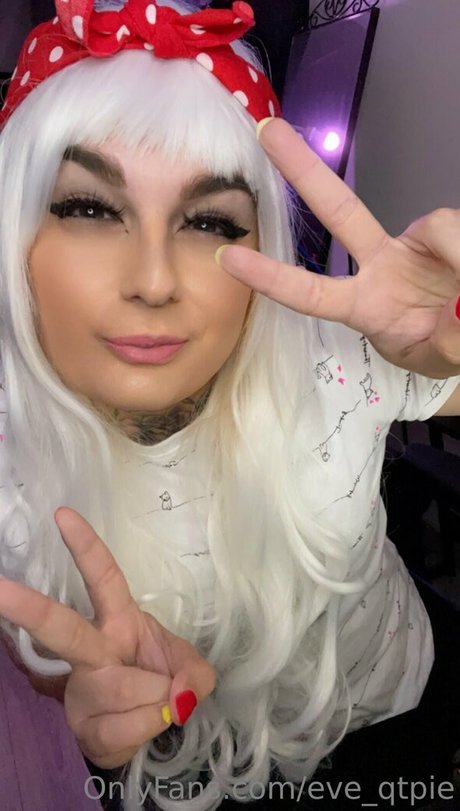 Naakte gelekte OnlyFans-foto van Eveqtpie