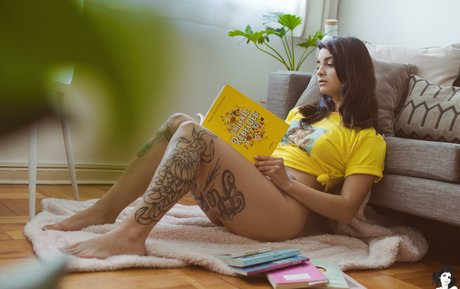 Naakte gelekte OnlyFans-foto van Deskicio Suicide