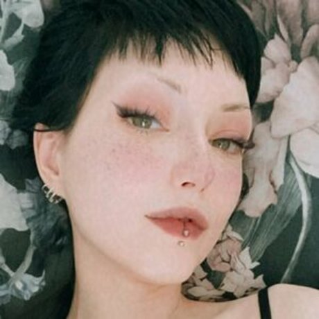 Naakte gelekte OnlyFans-foto van Obsidian Kerttu