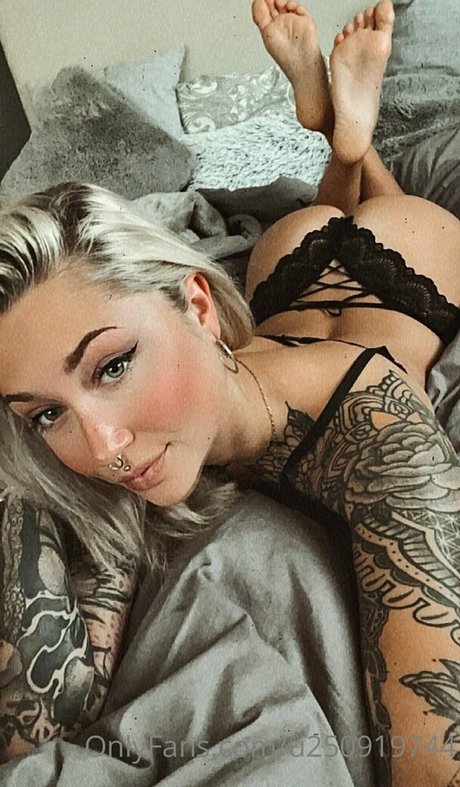 Naakte gelekte OnlyFans-foto van Sarahmeeeow