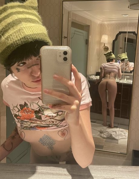 Naakte gelekte OnlyFans-foto van Tattoobabe