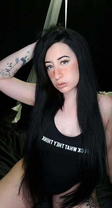 Poppycarminexxx