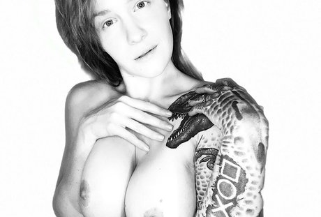 Naakte gelekte OnlyFans-foto van Morgan Nymph