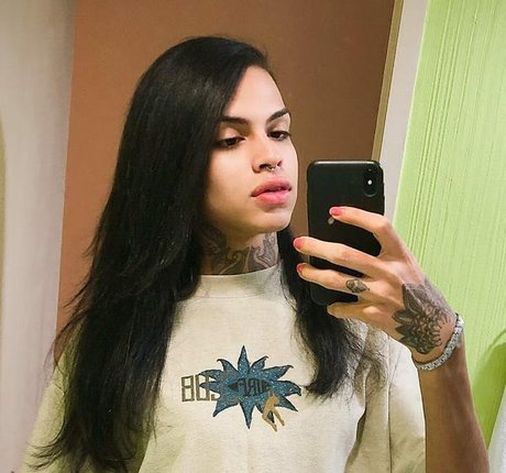 Naakte gelekte OnlyFans-foto van Sophia Fantinato