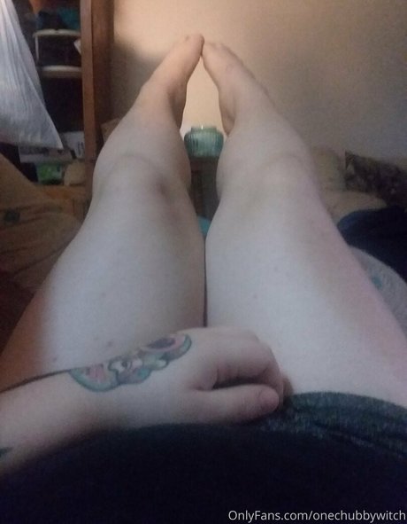 Naakte gelekte OnlyFans-foto van Onechubbywitch