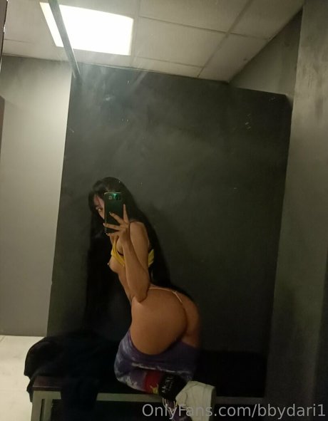 Naakte gelekte OnlyFans-foto van Bbydari1